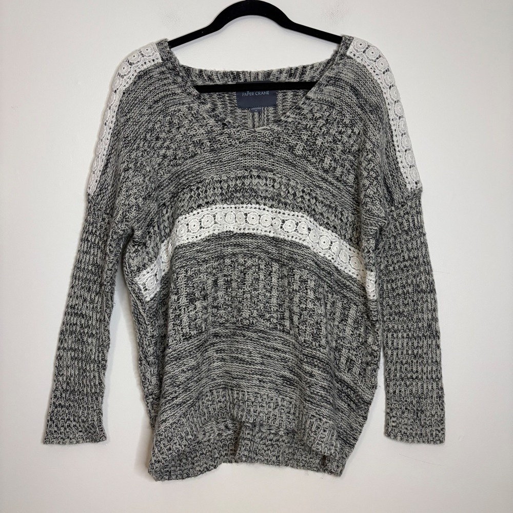 Paper Crane Sweater M Gray‎ White Crochet Detail Knit Long Sleeve Pullover